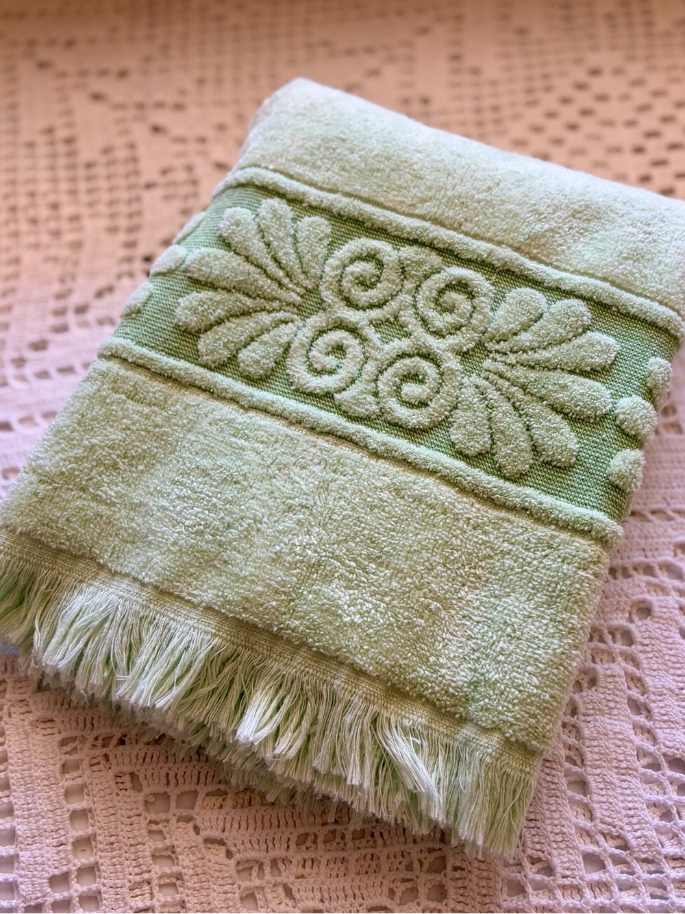 Vintage Cannon Monticello "Santa Cruz" pattern towel, in Mint Green